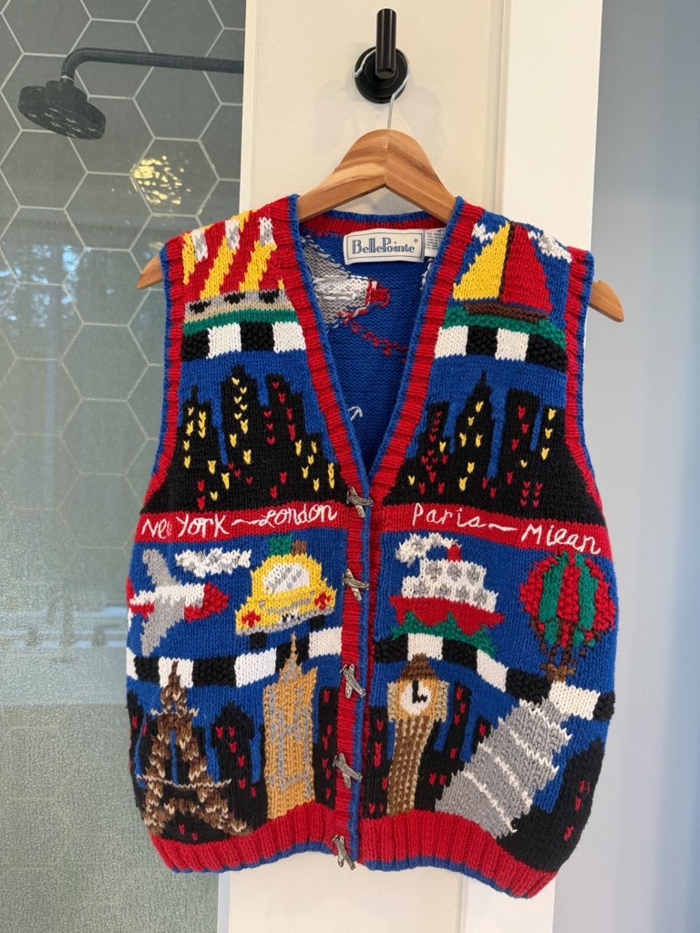 Vintage Belle Pointe Jetsetter Sweater Vest
Kitschy 90s
